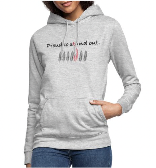 Bild zeigt Oberteil mit Motto: proud to stand out